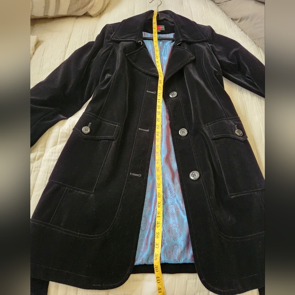 HOLIDAY MUST HAVE! Velvet Jacket-size Medium - Picture 12 of 14